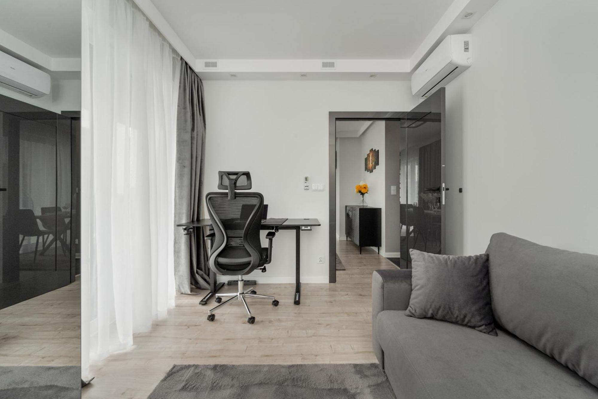 Luksusowy Apartament Z 3 Sypialniami, Klimatyzacja, Parkingiem I Biurkiem We Wroclawiu By Renters Prestige Dış mekan fotoğraf