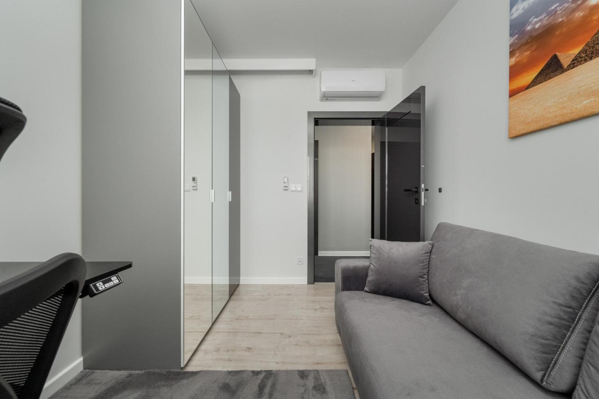 Luksusowy Apartament Z 3 Sypialniami, Klimatyzacja, Parkingiem I Biurkiem We Wroclawiu By Renters Prestige Dış mekan fotoğraf