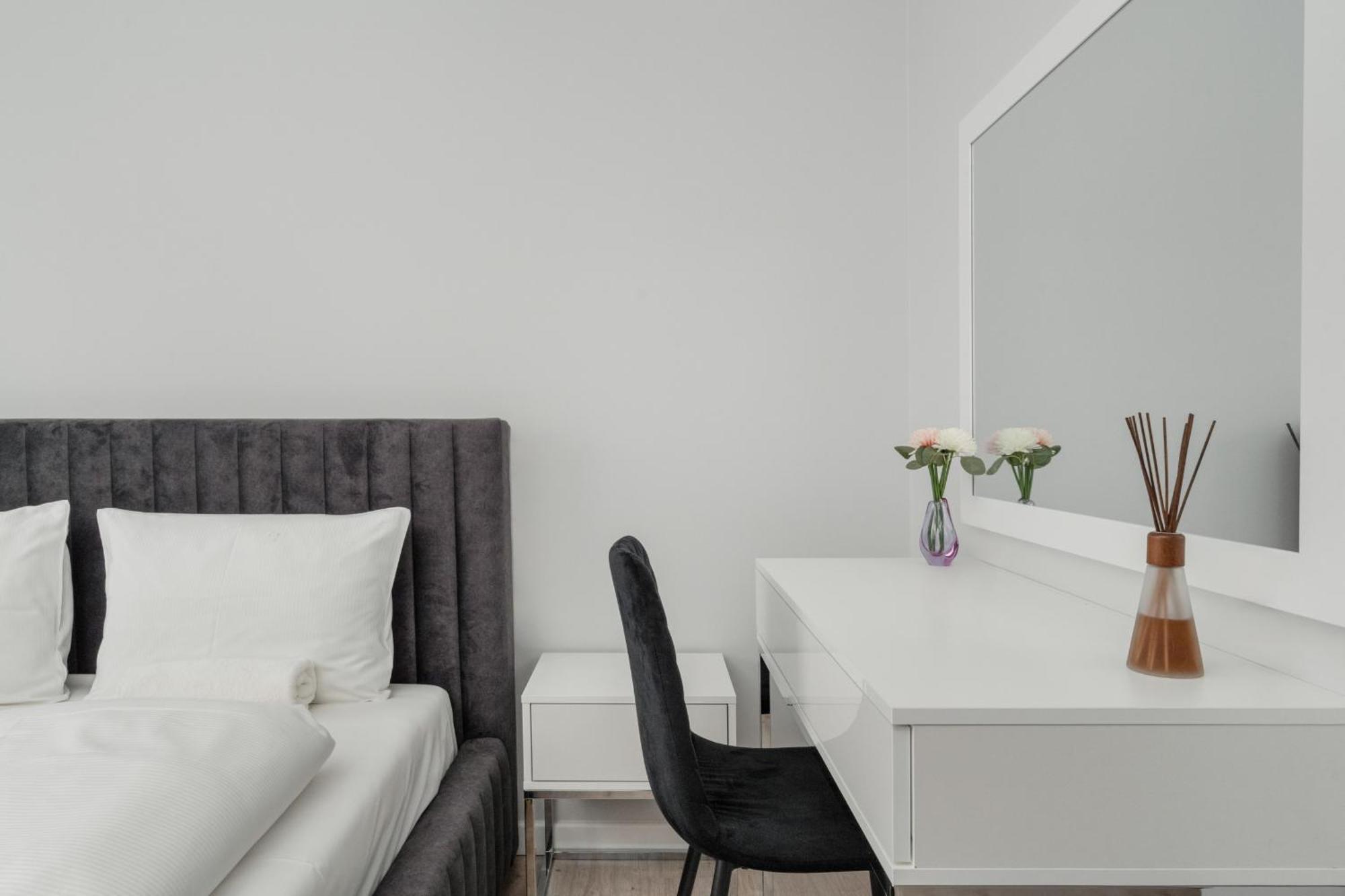 Luksusowy Apartament Z 3 Sypialniami, Klimatyzacja, Parkingiem I Biurkiem We Wroclawiu By Renters Prestige Dış mekan fotoğraf